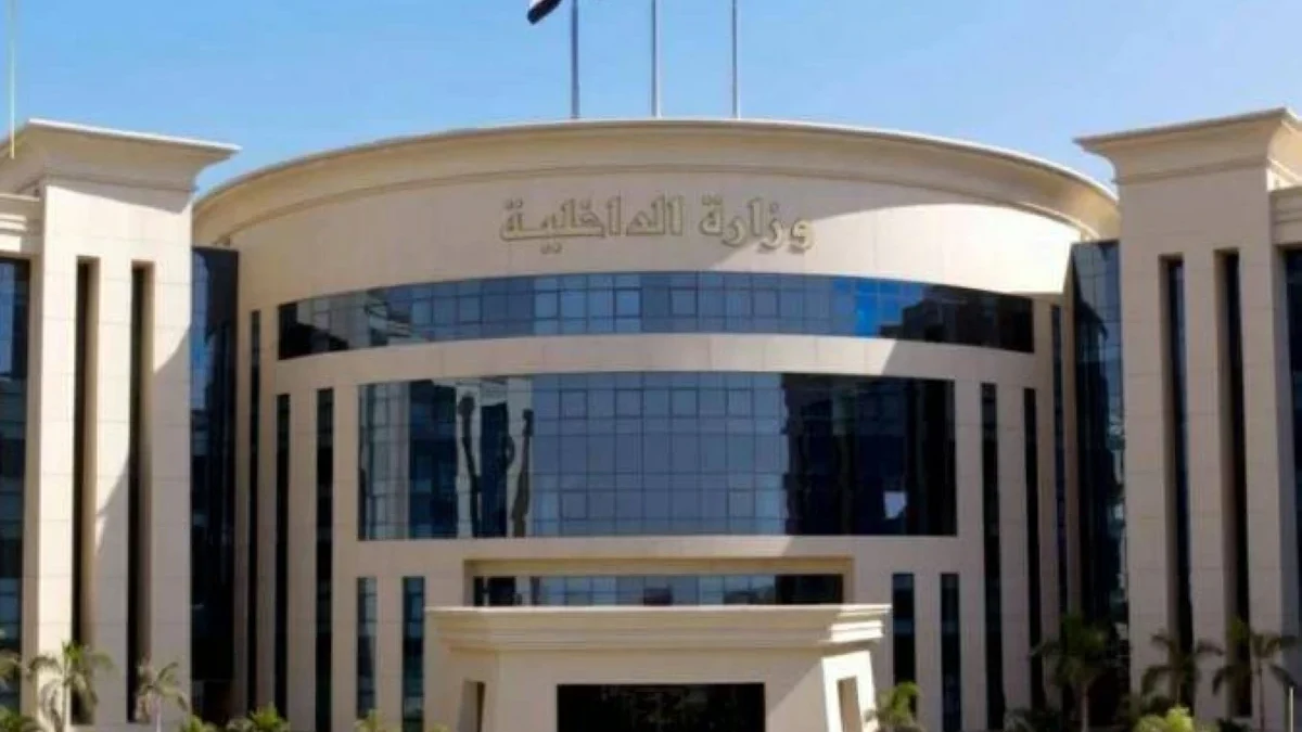 خلاف على المستحقات المالية ينتهي بتحطيم سيارة صاحب معرض سيراميك في بني سويف