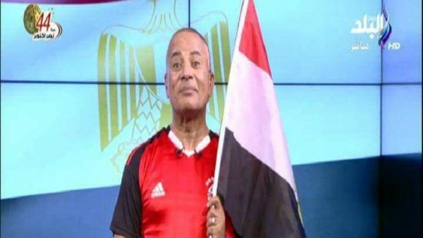 داعما لمصر.. أحمد موسى يقدم حلقة اليوم بقميص المنتخب