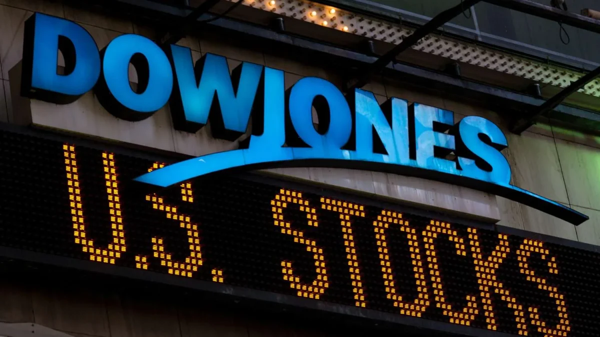 داو جونز يقفز بأكثر من 600 نقطة ويلامس مستوى قياسيًا جديدًا