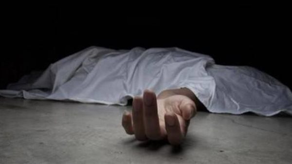 «دفنها بصالة الشقة».. حبس شخص أخفى جثمان والدته طمعا في 22 ألف جنيه معاش