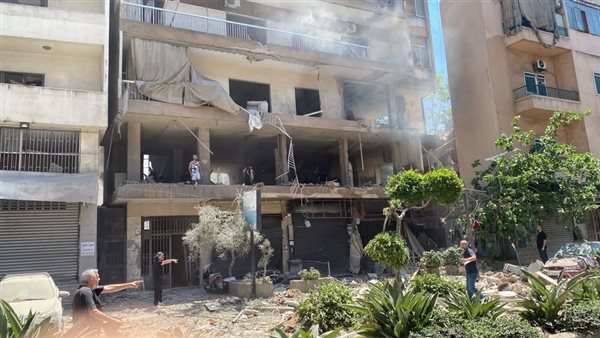دمار هائل ومشاهد مروعة.. اللقطات الأولى للمبنى المستهدف في الغبيري بالضاحية الجنوبية