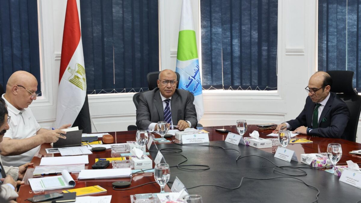 رئيس القابضة للمياه يترأس اجتماع اللجنة التنسيقية العليا لمتابعة «حياة كريمة»