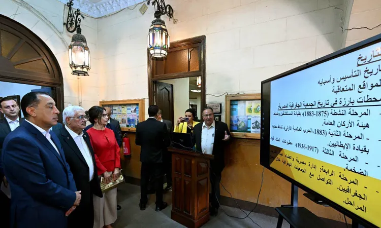 رئيس الوزراء خلال تفقده المبنى التاريخي للجمعية الجغرافية المصرية: تضم مقتنيات نادرة وثمينة (صور)