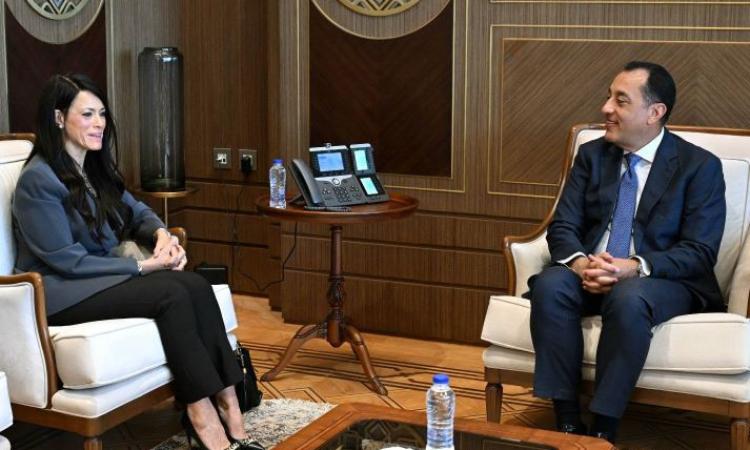 رئيس الوزراء يبحث مع “المشاط” التجربة المصرية في مشروعات الربط العابر للحدود