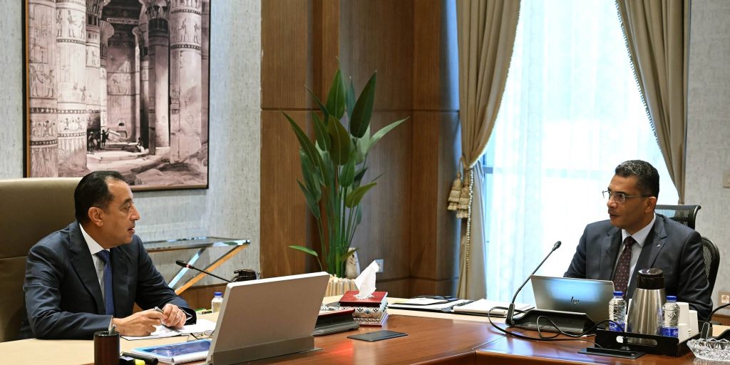 رئيس الوزراء يتابع المشروعات التنموية والخدمية بالبحر الأحمر ويوجه بإحداث نقلة حضارية شاملة في الغردقة والمدن السياحية