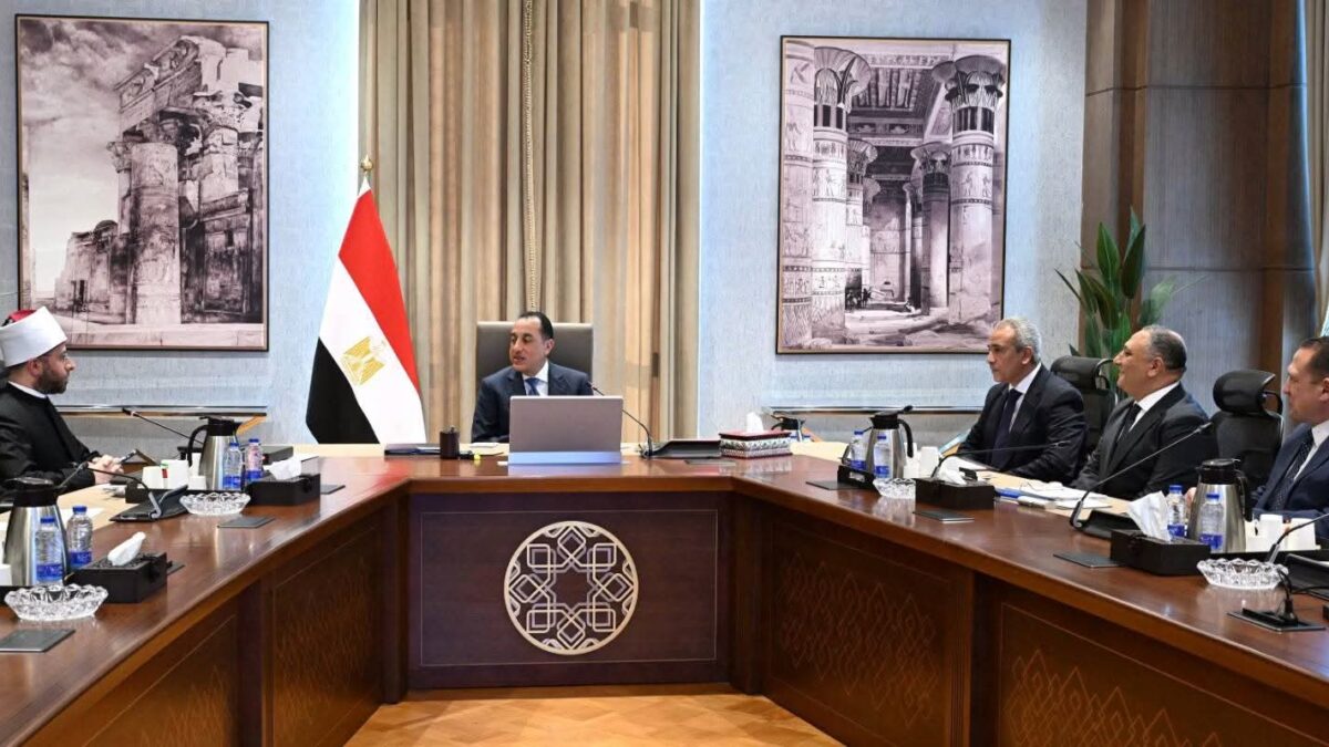 رئيس الوزراء يتابع موقف الأراضي ولاية هيئة الأوقاف المصرية 