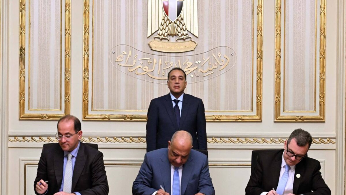 رئيس الوزراء يشهد توقيع بروتوكول بـ60 مليار جنيه لتطوير الشبكة القومية للكهرباء