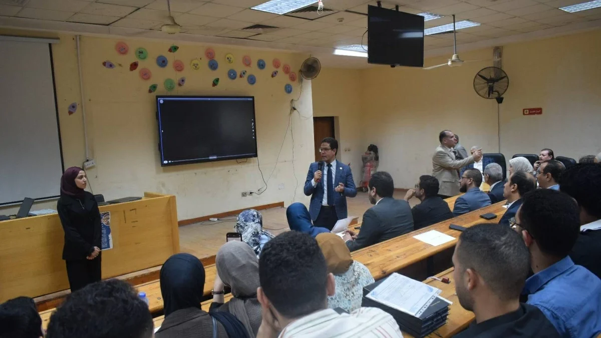 رئيس جامعة بنها يوجه بتسويق مشروعات تخرج طلاب الحاسبات والذكاء الاصطناعي