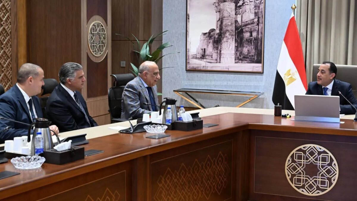 رئيس مجلس الوزراء يعقد اجتماعًا لمتابعة مستجدات تنفيذ مشروعات الطاقة الجديدة والمتجددة