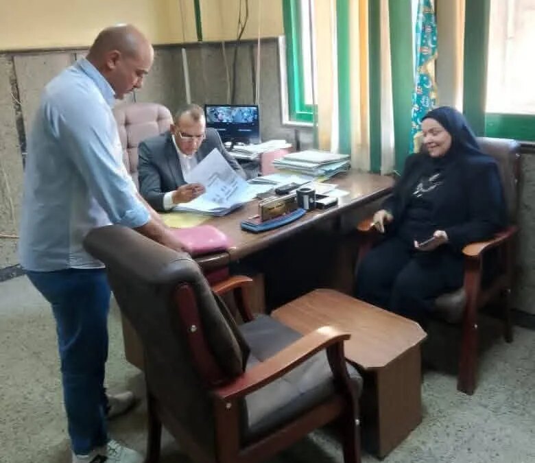 رئيس مدينة دمنهور بالبحيرة يتابع انتظام العمل بالمركز التكنولوجي لخدمة المواطنين