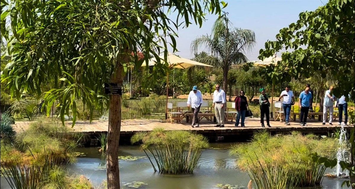 «رئيس هيئة تنمية الصعيد» يزور حديقة مظهر النباتية لبحث التعاون البيئي