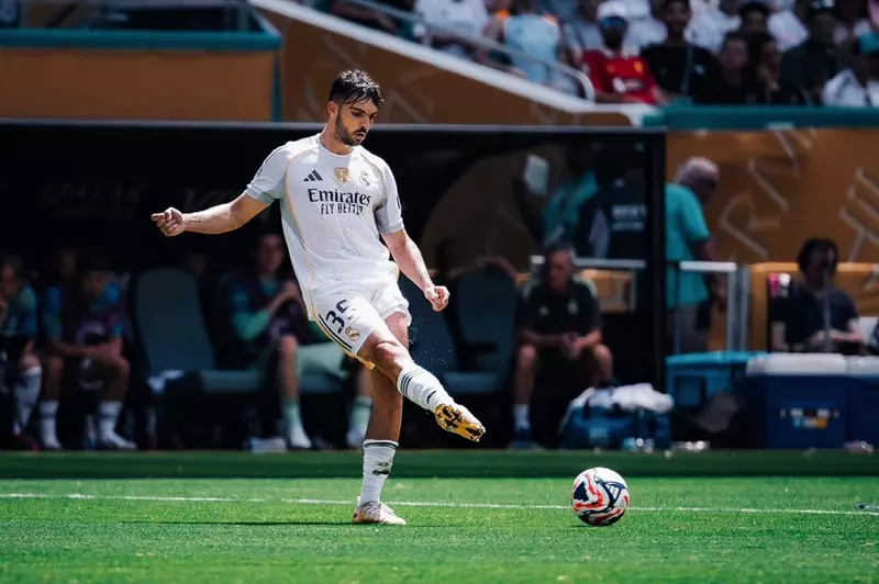 راؤول أسينسيو يعلق على عودة مورينيو إلى ريال مدريد والتعاقد مع برناردو سيلفا