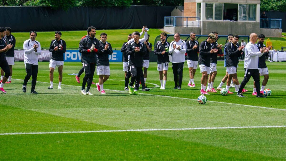 رغم انشغاله بكأس العالم.. الأهلي يقترب من الحصول على توقيع نجم منتخب مصر
