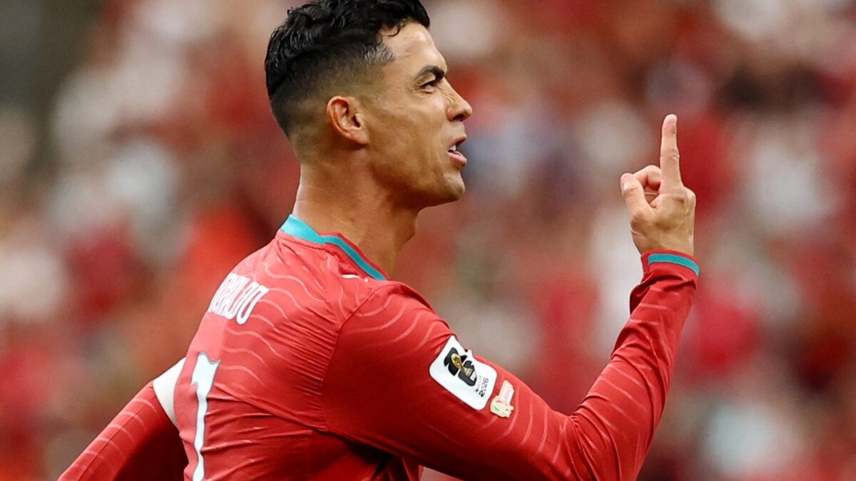 رونالدو يهز شباك أوزبكستان ويصبح أول لاعب يسجل في ست نسخ متتالية بكأس العالم