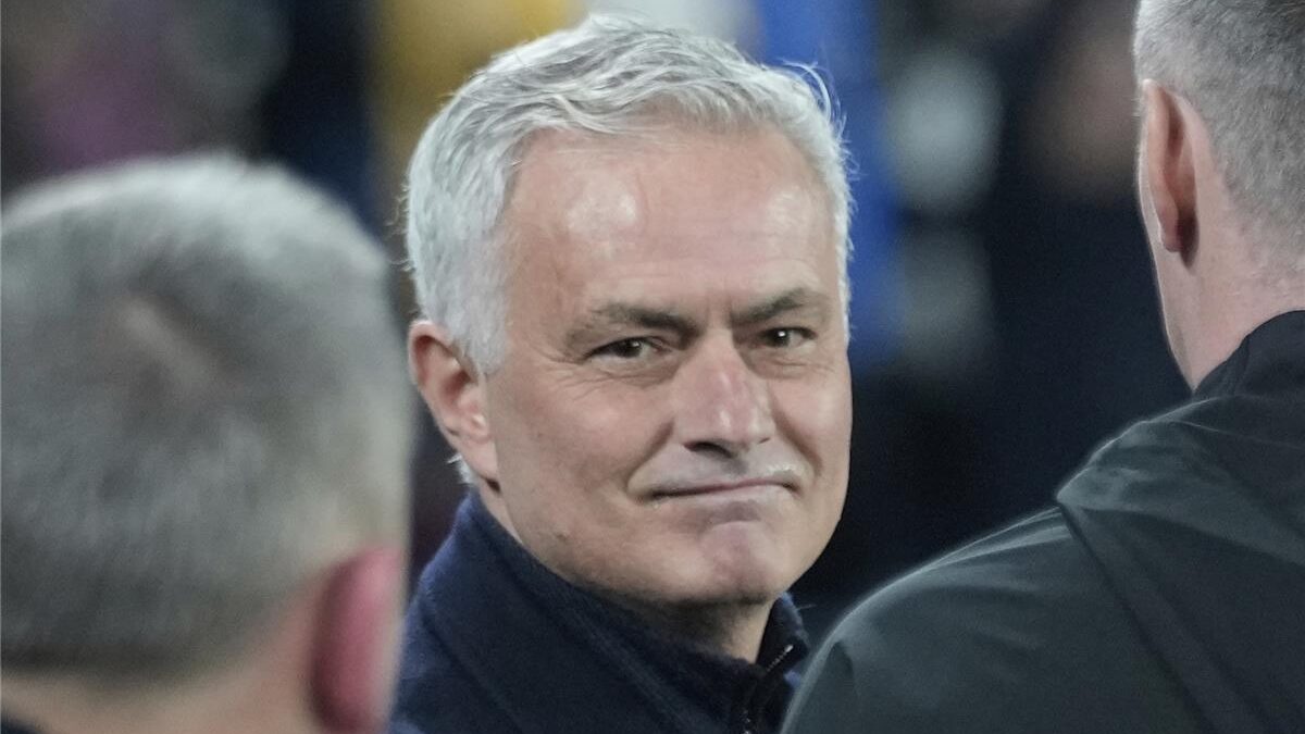 ريال مدريد يوافق على طلب جوزيه مورينيو.. ويفتح باب الرحيل لثنائي الفريق
