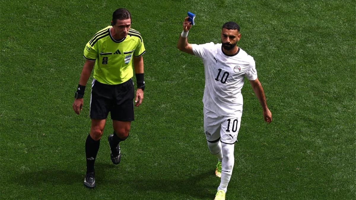 سبب استبدال إمام عاشور ضد بلجيكا.. ورد فعل محمد صلاح بعد صدمة حسام حسن