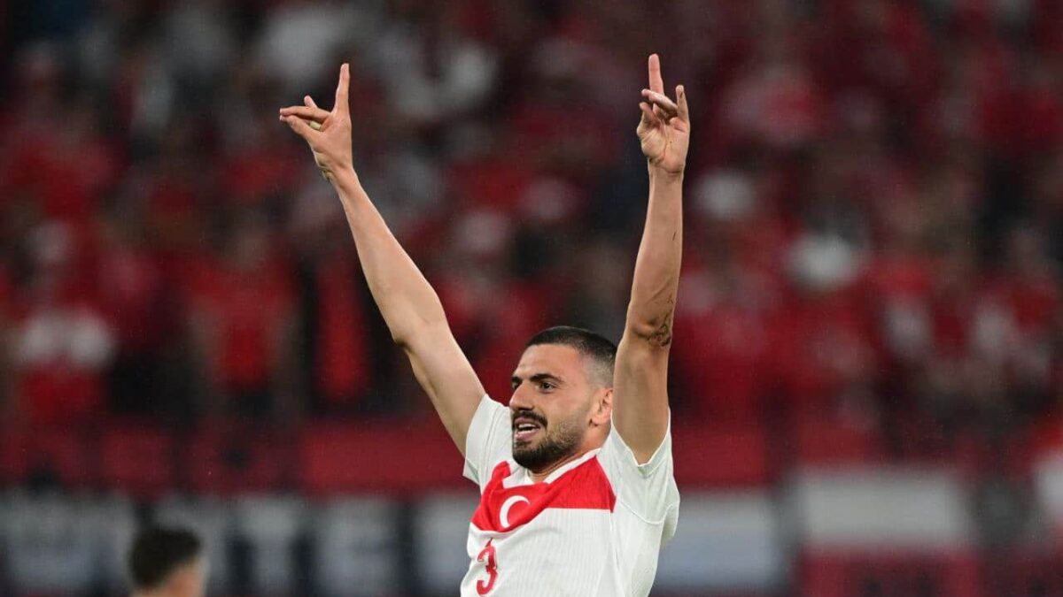 سبب الخسارة؟ فيديو يكشف لاعبي منتخب تركيا يدخنون قبل مباراة كأس العالم 2026