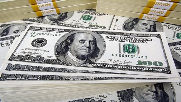 سعر الدولار يواصل الهبوط مقابل الجنيه في 10 بنوك بنهاية تعاملات اليوم