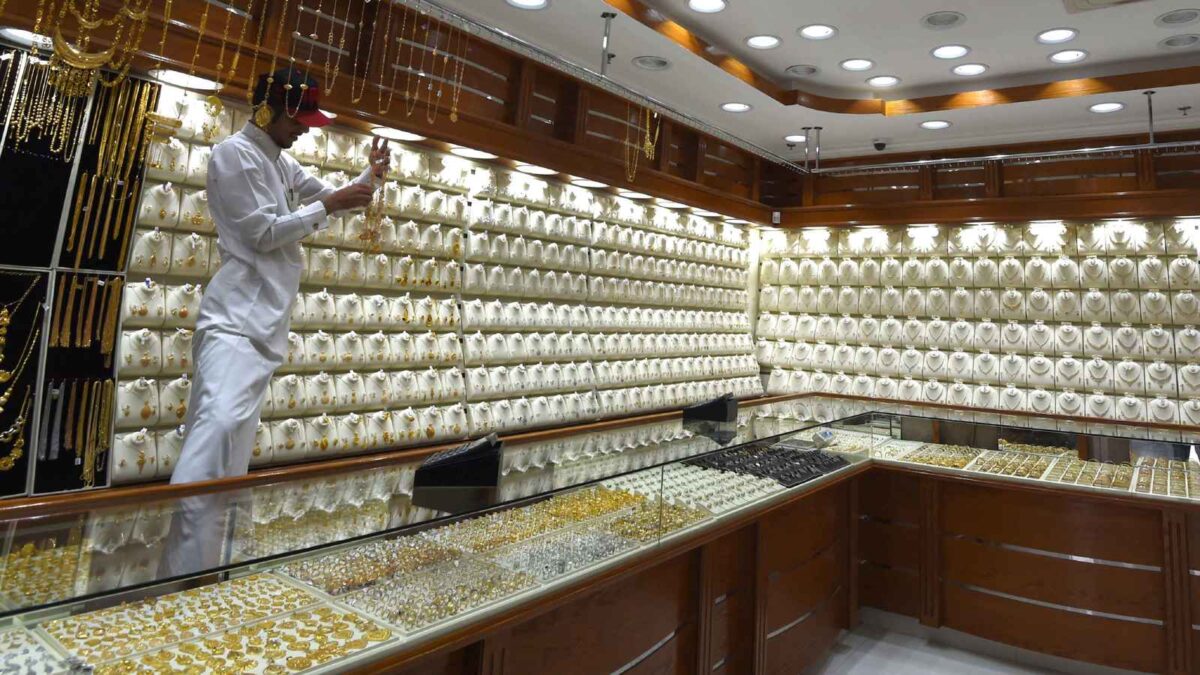 سعر الذهب يوسع مكاسبه الصباحية في السعودية و«عيار 24» يسجل 523 ريالاً