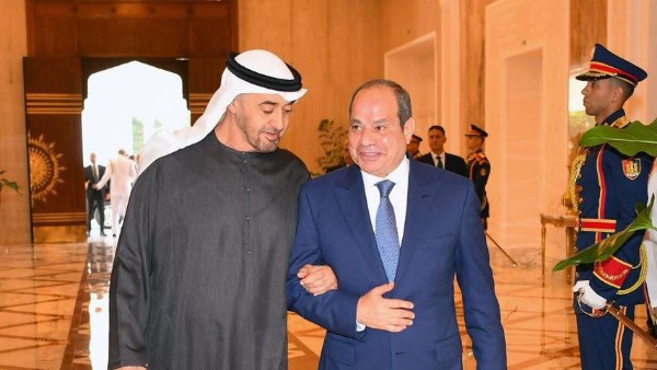 سفير الإمارات بالقاهرة: زيارة بن زايد لمصر تجسد عمق العلاقات التاريخية ووحدة الرؤية بين البلدين