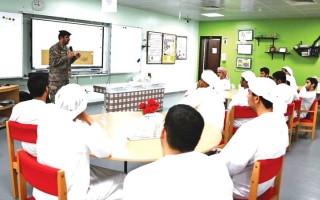 شرطة أبوظبي تُوعي الطلبة بمخاطر الجرائم الرقمية