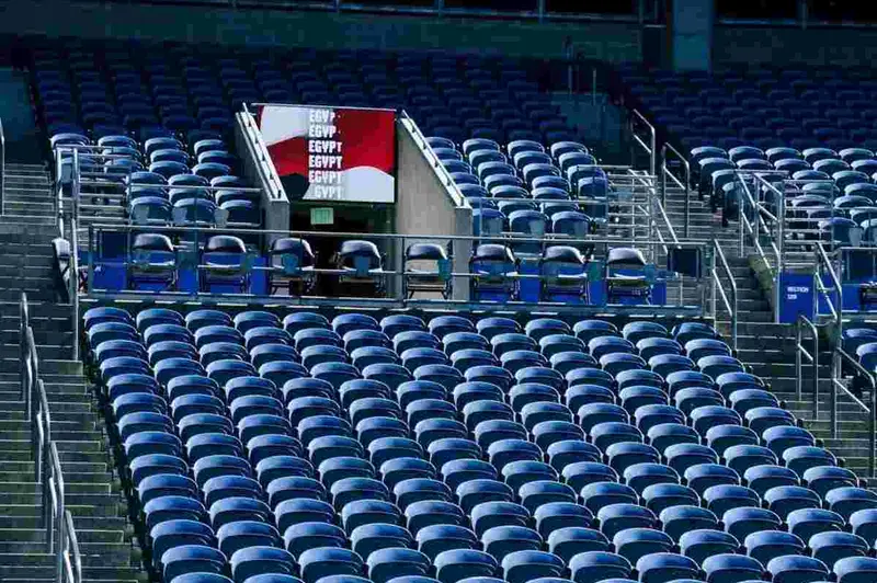 شعار الفراعنة يزين ملعب سياتل قبل مباراة بلجيكا في كأس العالم (صور)