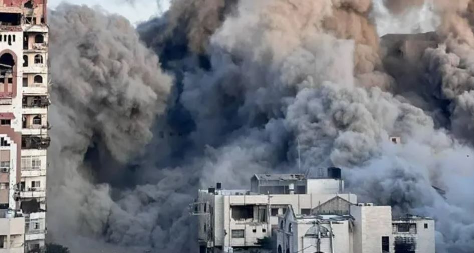 شهيد ومصابون في قصف الاحتلال محيط مدرسة بمخيم النصيرات