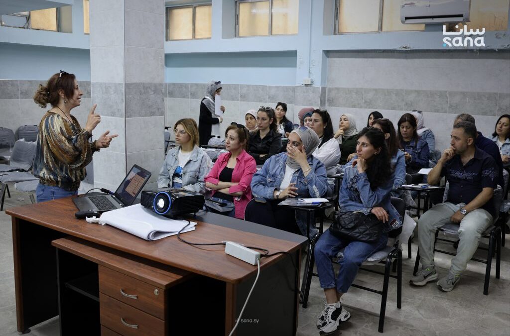 صحة حماة تقيم دورة تدريبية لتعزيز مهارات كوادرها في التواصل حول المخاطر