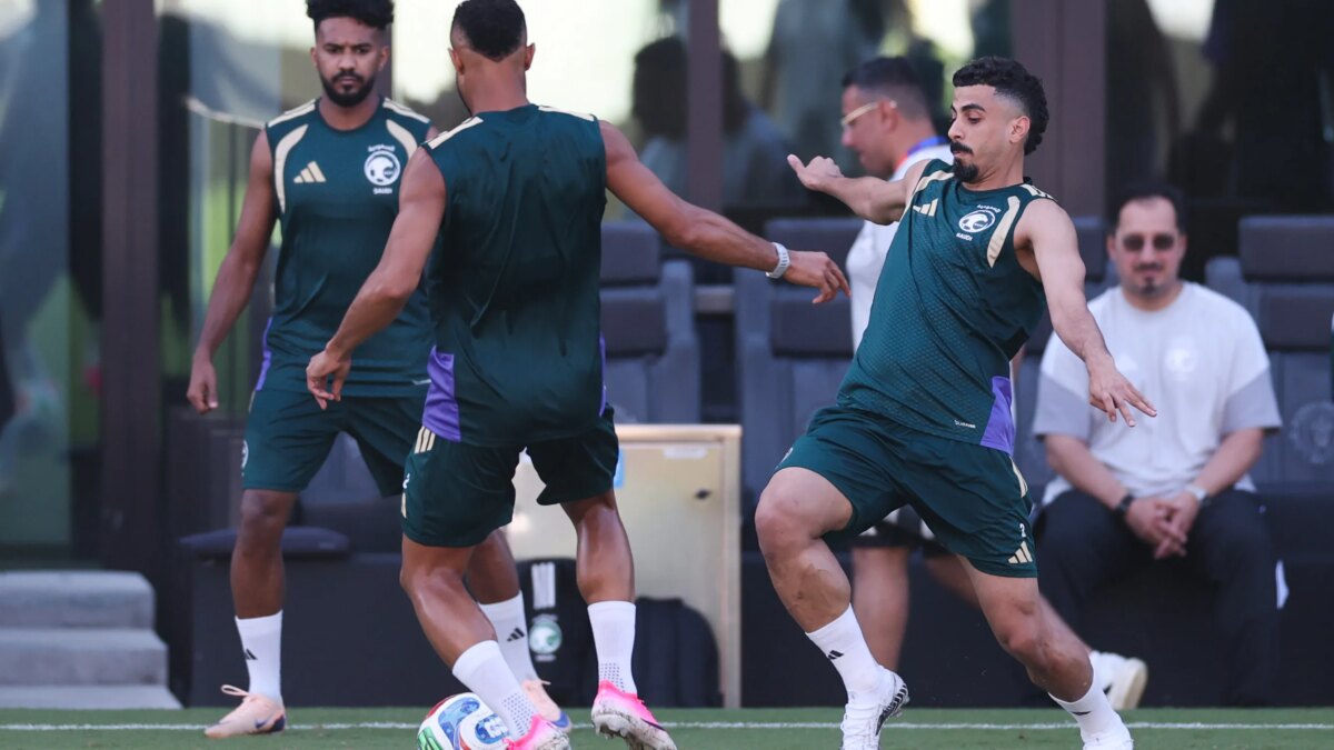 صدمة كبرى.. شبح الطقس يضرب مباراة السعودية وأوروجواي