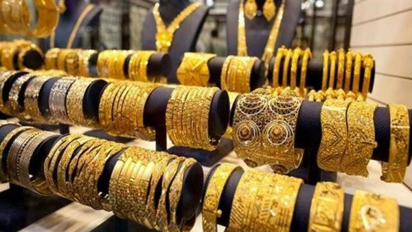 ضغوط الدولار تضرب الذهب.. تراجع الأسعار في السوق المصرية اليوم