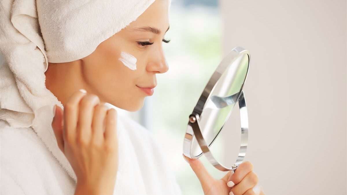 طرق التخلص من انتفاخات الوجه في الصباح