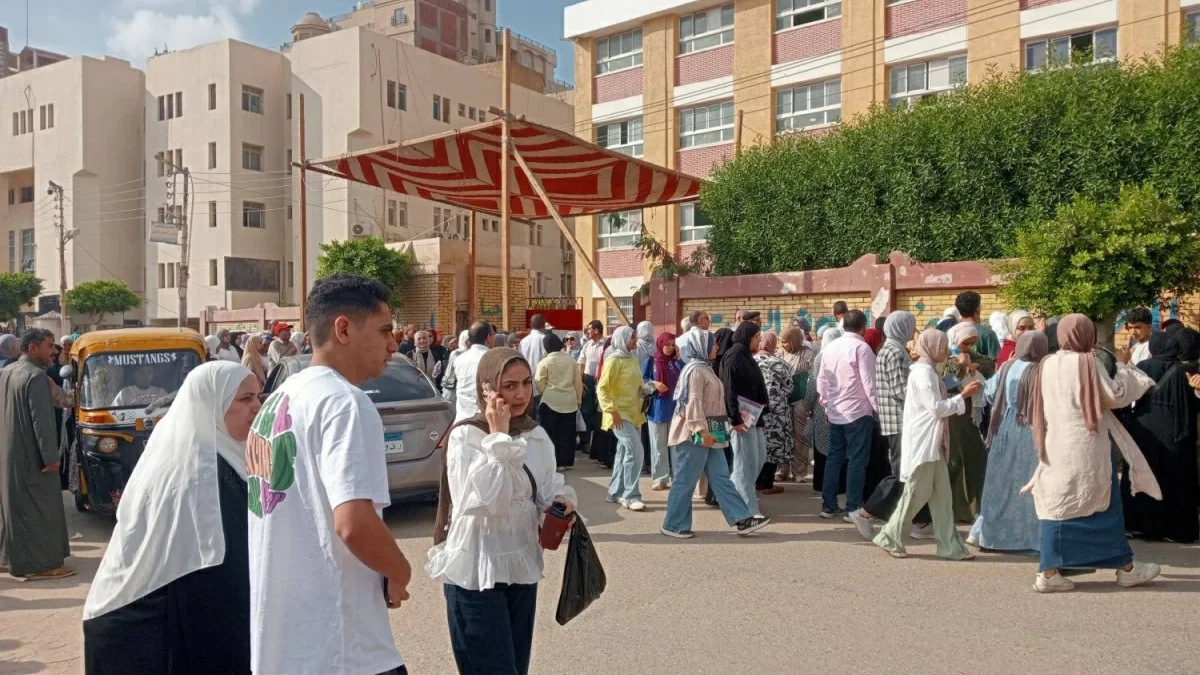 طلاب الثانوية العامة بالشرقية يؤدون امتحان اللغة الأجنبية الثانية