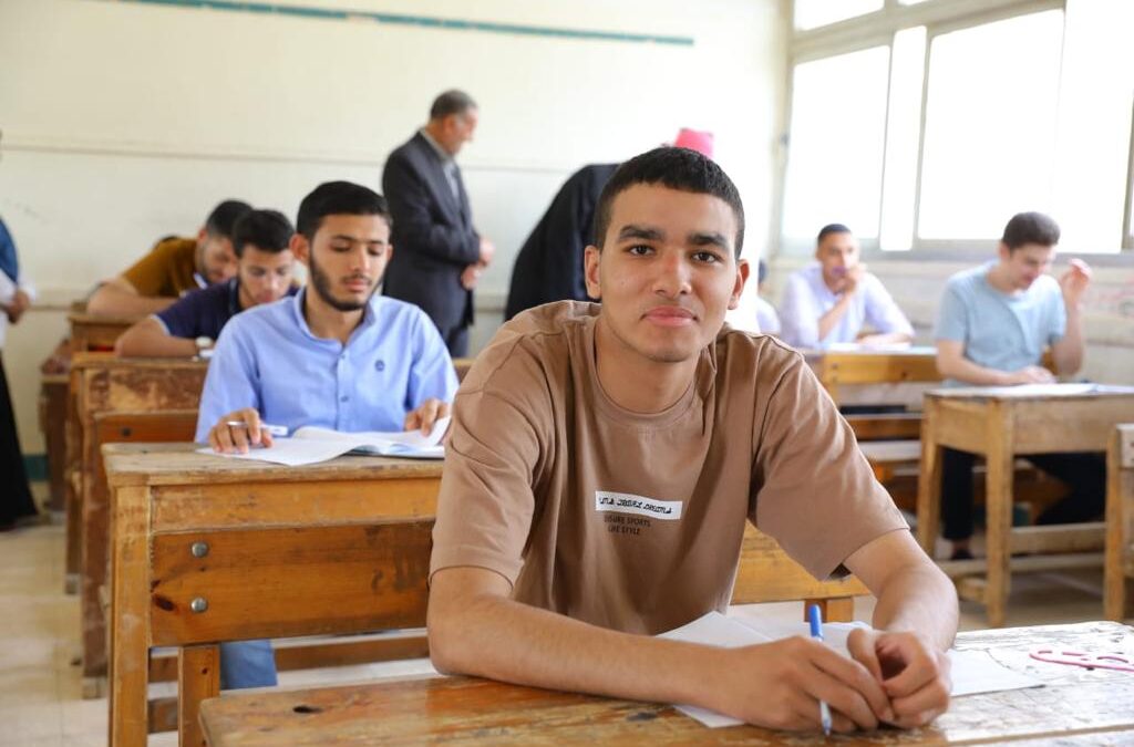 طلاب العلمي بالثانوية الأزهرية يؤدون امتحان الصرف.. اليوم