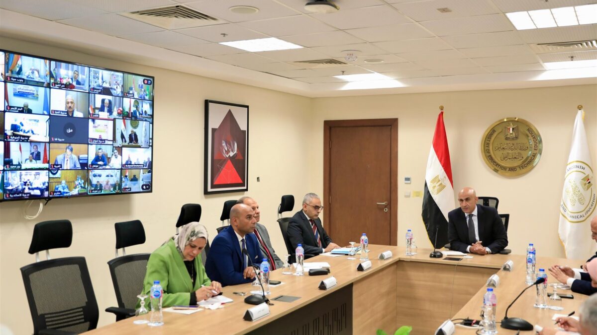 عاجل.. تفاصيل اجتماع وزير التعليم مع مديري المديريات لمتابعة الاستعدادات النهائية لامتحانات الثانوية العامة