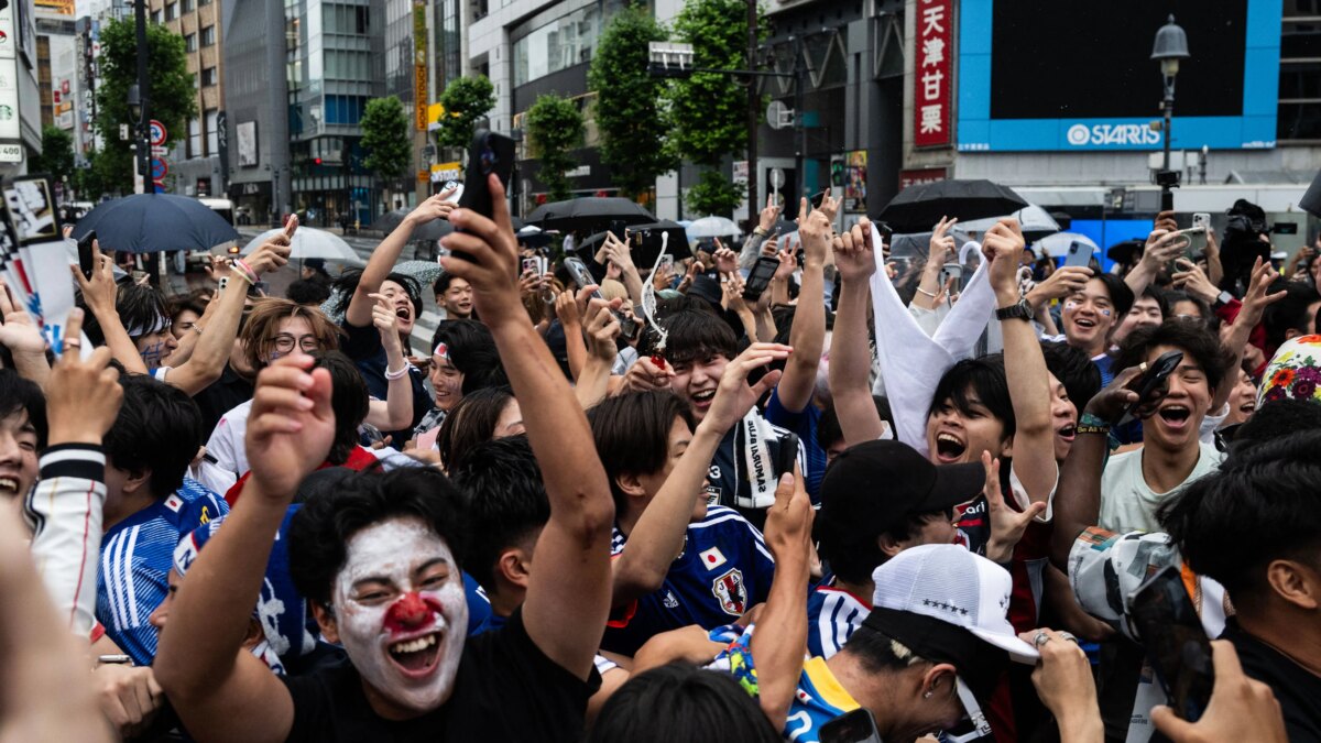 فيديو: جماهير اليابان تبهر العالم من جديد أمام هولندا