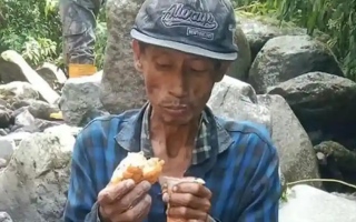 قصة صادمة..العثور على رجل ضاع 3 سنوات في غابات إندونيسيا