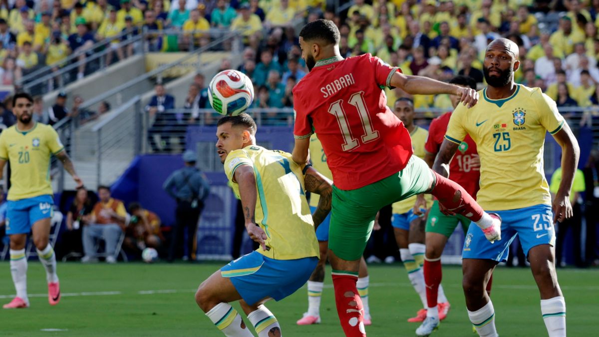 كأس العالم 2026 | نيمار يطلب قميص نجم منتخب المغرب بعد تألقه