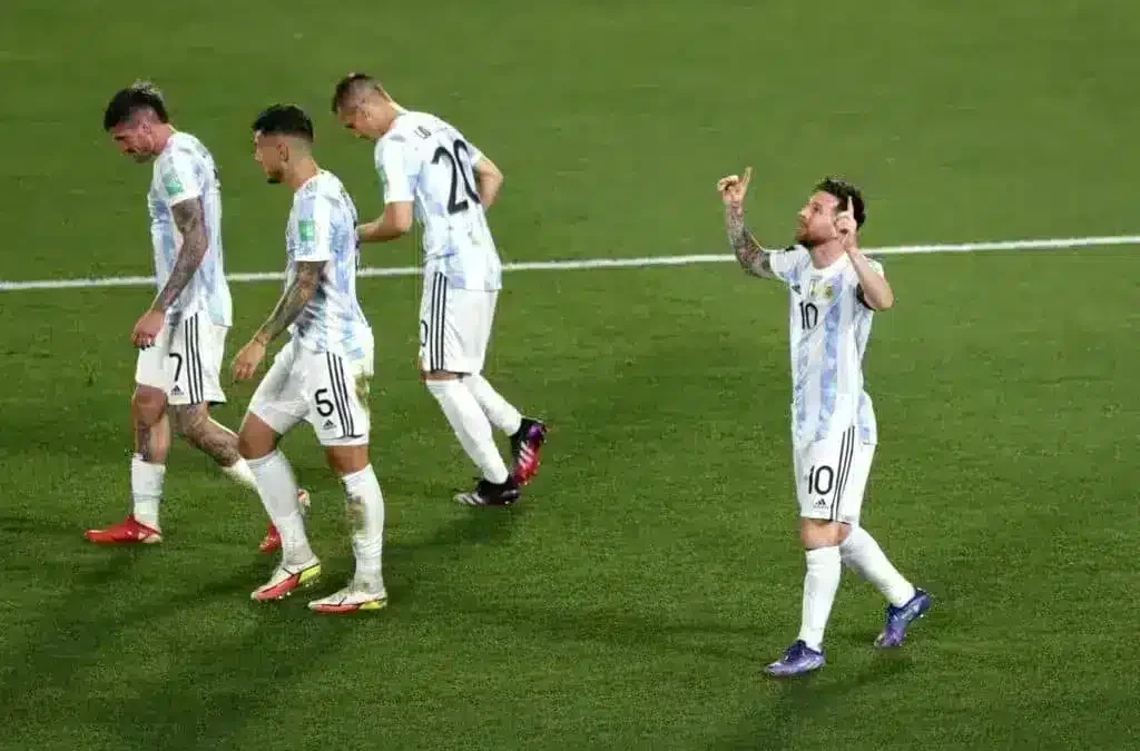 كيف استلهم منتخب الأرجنتين فكرة شبابية لحماية أصابع حارسه؟