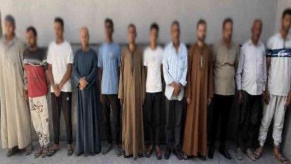 لإعادة بيعهما.. ضبط 12 شخصًا بتهمة هدم سور مقبرتين للاستيلاء عليهما في أسيوط