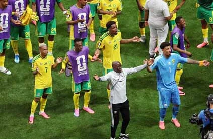 لاعبو منتخب جنوب إفريقيا يتلقون هدايا فاخرة