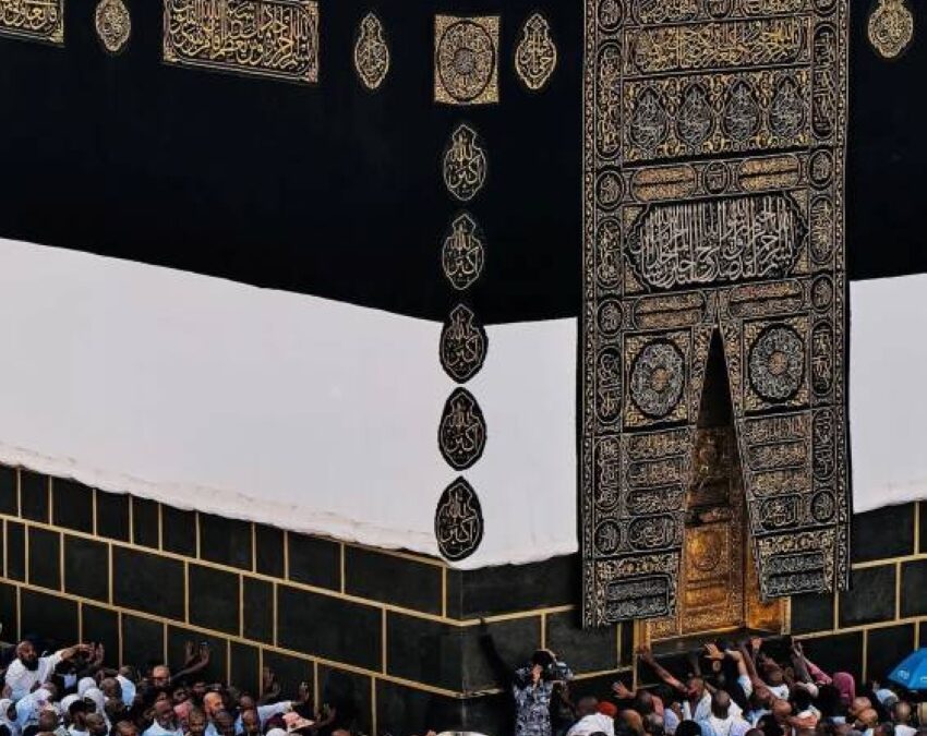 ليلة تبديل كسوة الكعبة المشرفة.. استعداداتٌ متقنة