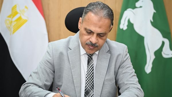 محافظ الشرقية يُجري حركة تنقلات واسعة بالإدارات التعليمية