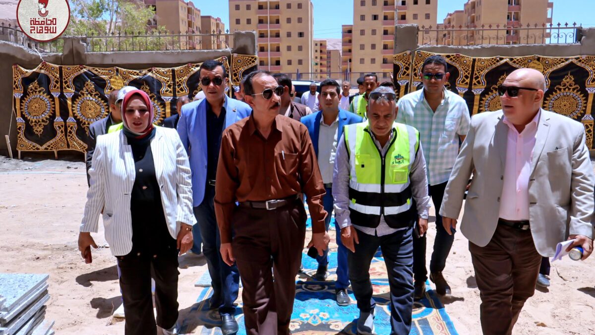 محافظ سوهاج يتفقد عددًا من المشروعات والمنشآت الخدمية والتنموية بحي الكوثر