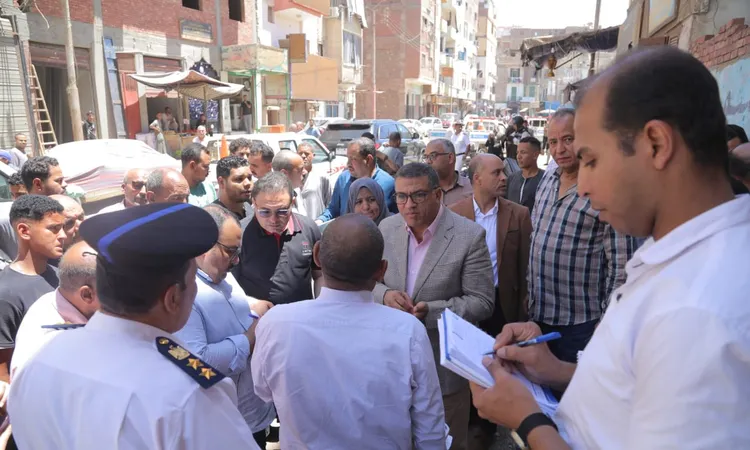 محافظ قنا يجري جولة بشوارع نجع حمادي لمتابعة مشروعات الرصف وتطوير الخدمات في الخطة الاستثمارية