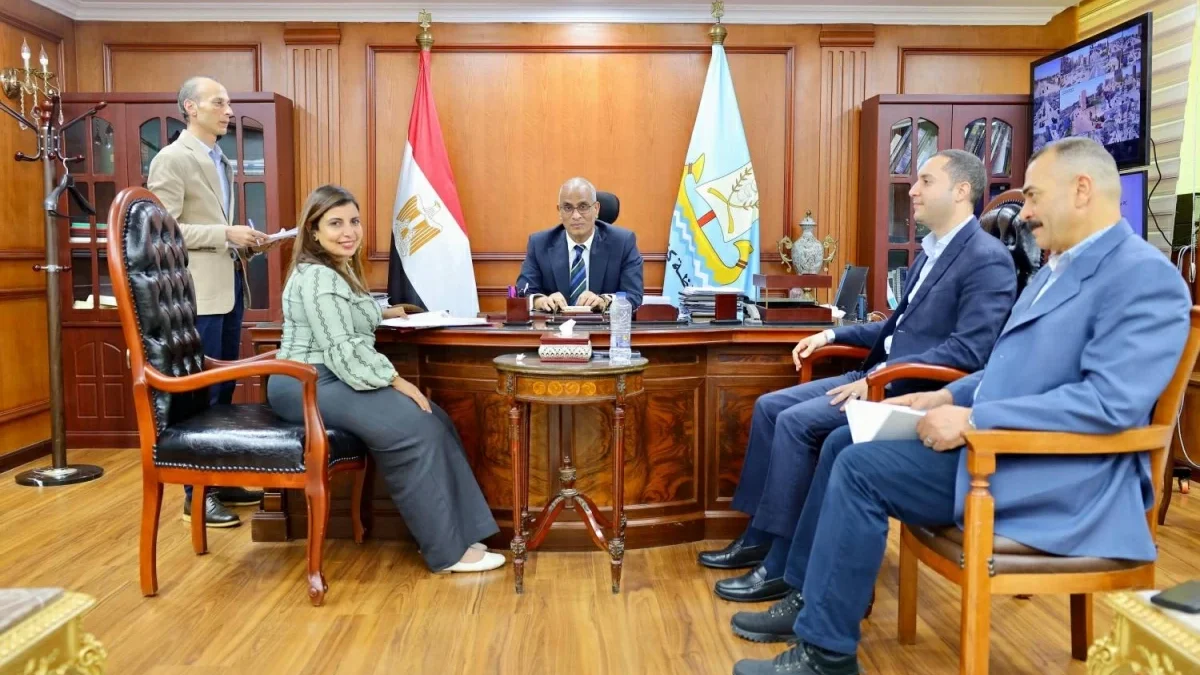محافظ كفر الشيخ يناقش مشاكل الدوائر مع أعضاء مجلسى النواب والشيوخ
