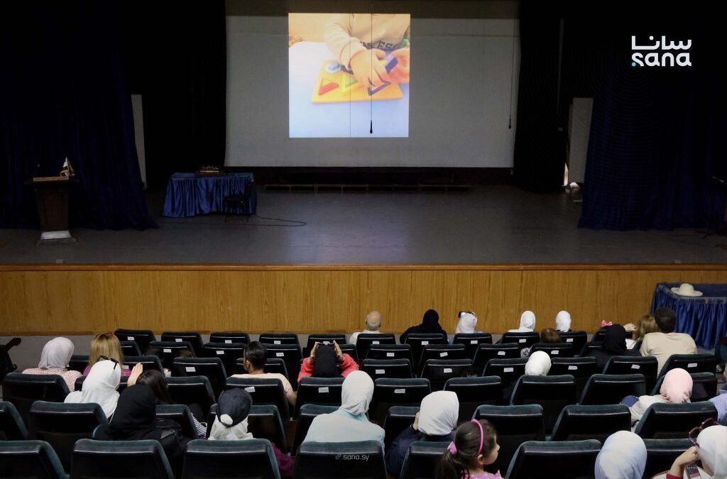  “مختلفون ولكن قادرون”… عرض مسرحي يضيء على قوة أطفال ذوي الإعاقة