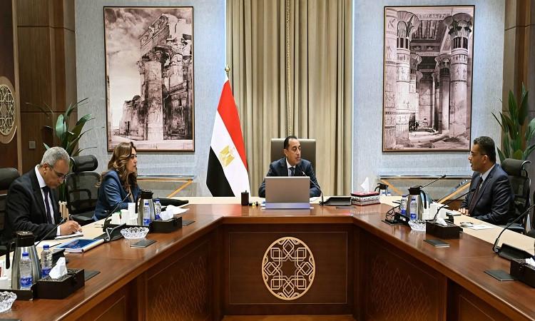 مدبولي يستعرض الموقف التنفيذي للمشروعات الخدمية والتنموية بمحافظة البحر الأحمر