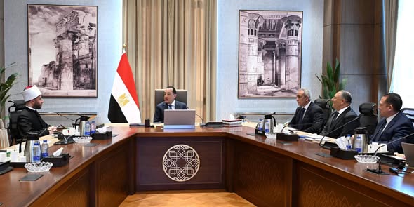 مدبولي يوجه بتسريع رقمنة أصول هيئة الأوقاف وتعظيم الاستفادة من الأراضي