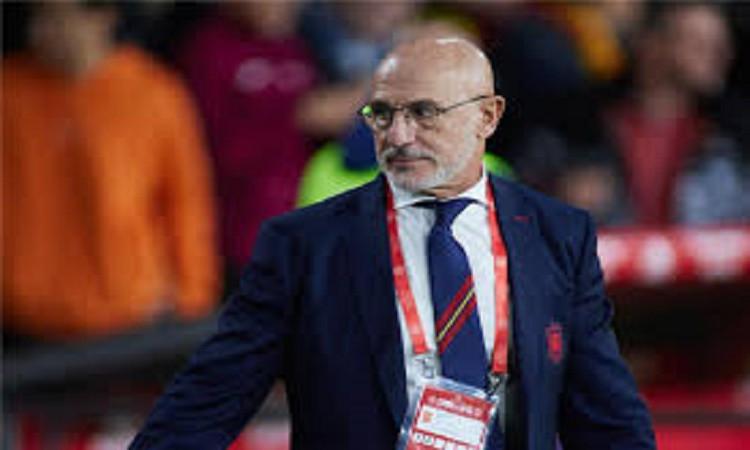 مدرب أسبانيا يريح يامال ونيكو ويليامز أمام الرأس الأخضر