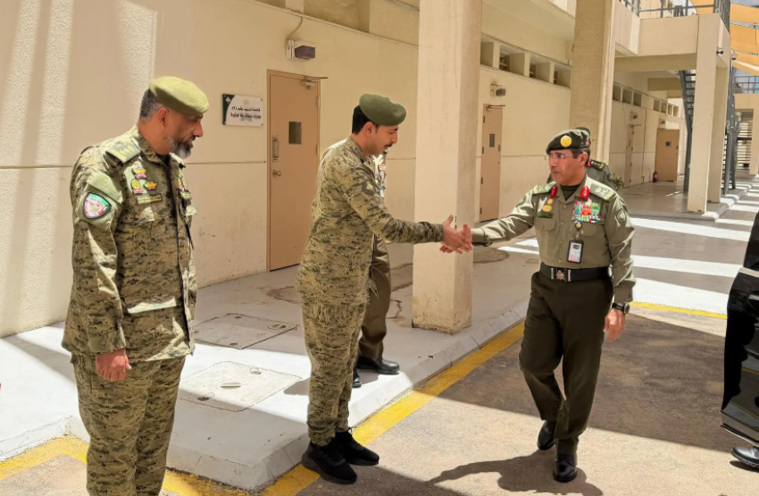 مدير الجوازات يزور مركز قوة الدعم والمساندة للحج المشارك في أعمال موسم الحج